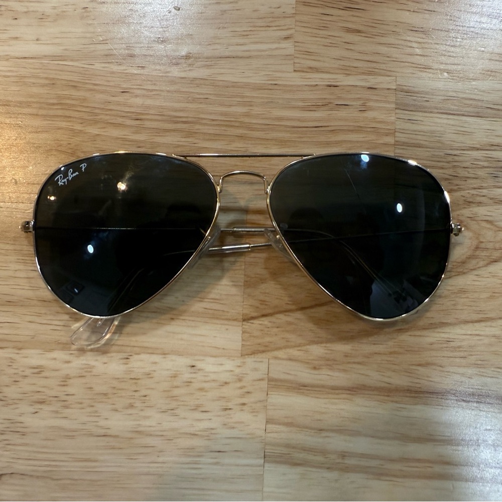 Ray-Ban Black and Gold Aviator Sunglasses 3025 cracked lens